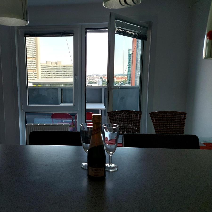 Appartement Tower With Private Terrace Next To Uno